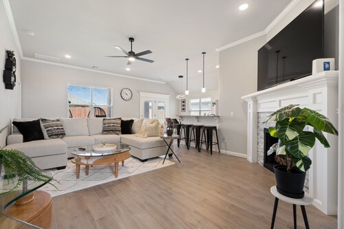 Peaceful OKC Retreat Near Airport-Feels Like Home
