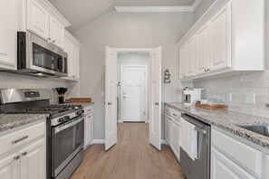 Private kitchen - Peaceful OKC Retreat Near Airport-Feels Like Home (Oklahoma City)
