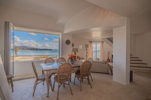 Dining - PORT GRIMAUD – PANORAMIC SEA VIEW APARTMENT WITHIN WALKING DISTANCE TO THE BEA (PORT GRIMAUD)