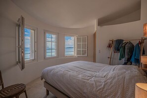 Free WiFi - PORT GRIMAUD – PANORAMIC SEA VIEW APARTMENT WITHIN WALKING DISTANCE TO THE BEA (PORT GRIMAUD)