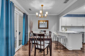 Dining - Centrally Located Retreat (Indianapolis)