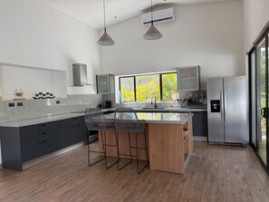 Private kitchen - In Tamarindo, spacious villa, steps from downtown and the beach. (Tamarindo)
