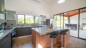 Private kitchen - In Tamarindo, spacious villa, steps from downtown and the beach. (Tamarindo)