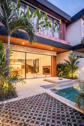 Outdoor pool - La Finca Villa Bingin, Uluwatu by Sandara (Pecatu)