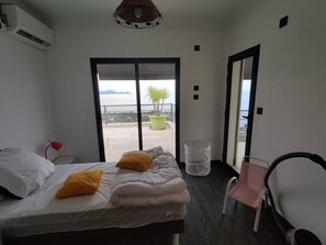 Room - Wonderful and chic villa for 6 people with swimming pool (LES ISSAMBRES)