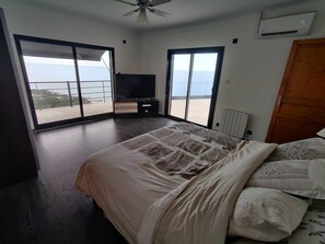 Room - Wonderful and chic villa for 6 people with swimming pool (LES ISSAMBRES)