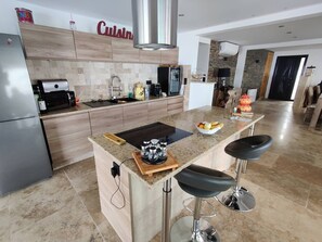 Private kitchen - Wonderful and chic villa for 6 people with swimming pool (LES ISSAMBRES)