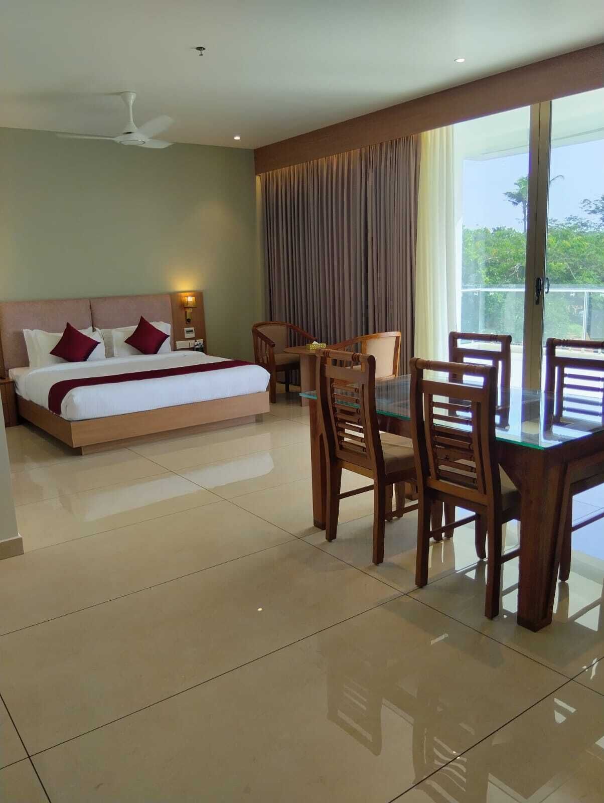 Luxury Suite, Garden View | Living area