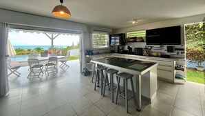 Refrigerador, microondas, lavavajillas y tostadora 