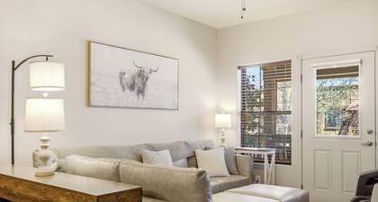 Private Waterfall-View Condo, Luxurious Bedding, Private Patio, Walk to Saloon