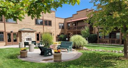 Private Waterfall-View Condo, Luxurious Bedding, Private Patio, Walk to Saloon