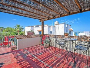 Outdoor dining - Suite Steps from Malecon, Beach Dining Stripe (La Paz)