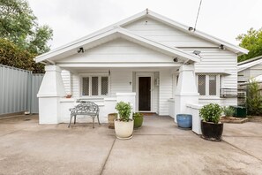 Exterior - Home on the YARRA heart of ALPHINGTON (Alphington)