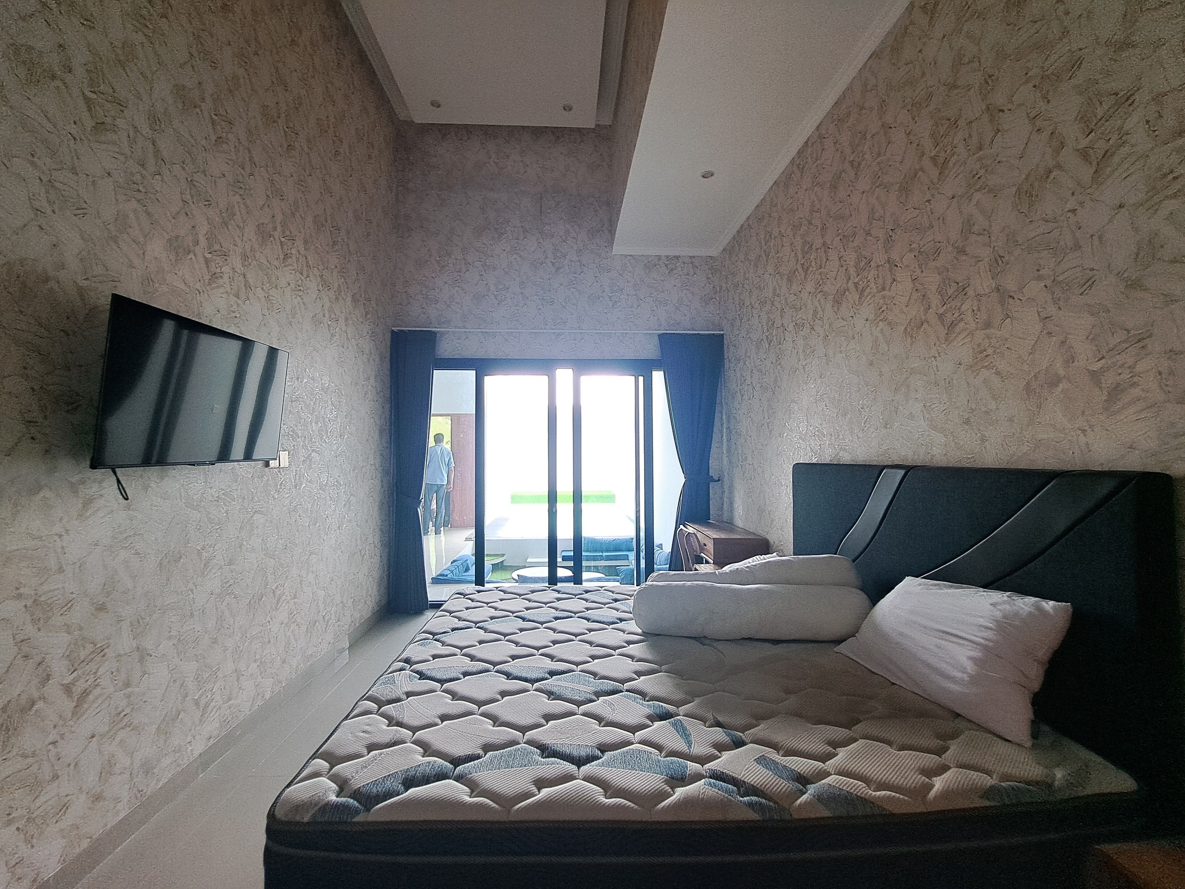 豪華公寓, 泳池景