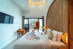Căn hộ Deluxe, quang cảnh hồ bơi | Két bảo mật tại phòng, bàn ủi/dụng cụ ủi quần áo 