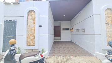 Deluxe appartement, uitzicht op zwembad | Exterieur