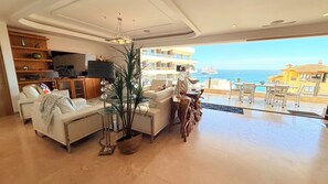 Living area - Luxury penthouse in Medano Beach with private swimming pool (Cabo San Lucas)