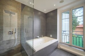 Shower, hair dryer, towels - FRGK La Cote d'Azur Villa Private Pool AC (Cannes)