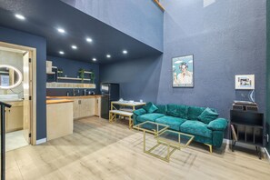 Living area - Art Deco inspired loft inside downtown San Antonio Dedicated and secured parking (San Antonio)
