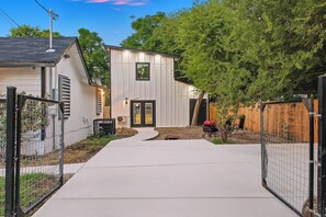 Exterior - Art Deco inspired loft inside downtown San Antonio Dedicated and secured parking (San Antonio)