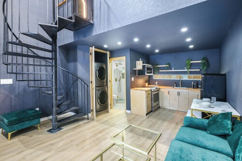 Art Deco inspired loft inside downtown San Antonio Dedicated and secured parking