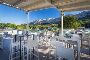 Outdoor dining - Mobile home with terrace (Baška)