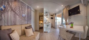 TV - Mobile home with terrace (Baška)