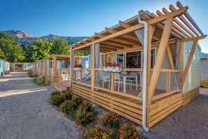 Outdoor dining - Mobile home with terrace (Baška)
