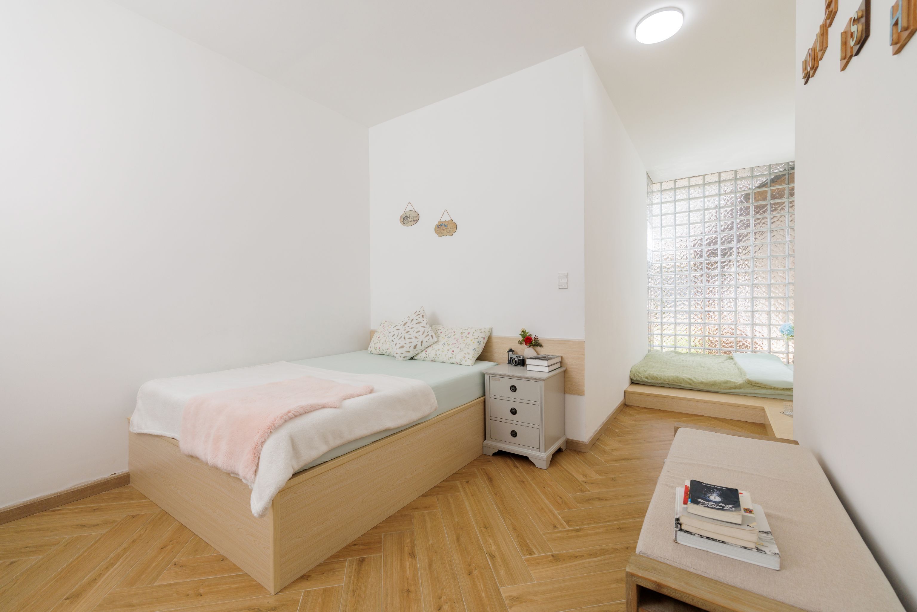 Ropa de cama de alta calidad y artículos del minibar gratis 