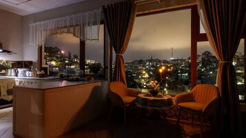 Premium bedding, free minibar items, blackout curtains, soundproofing