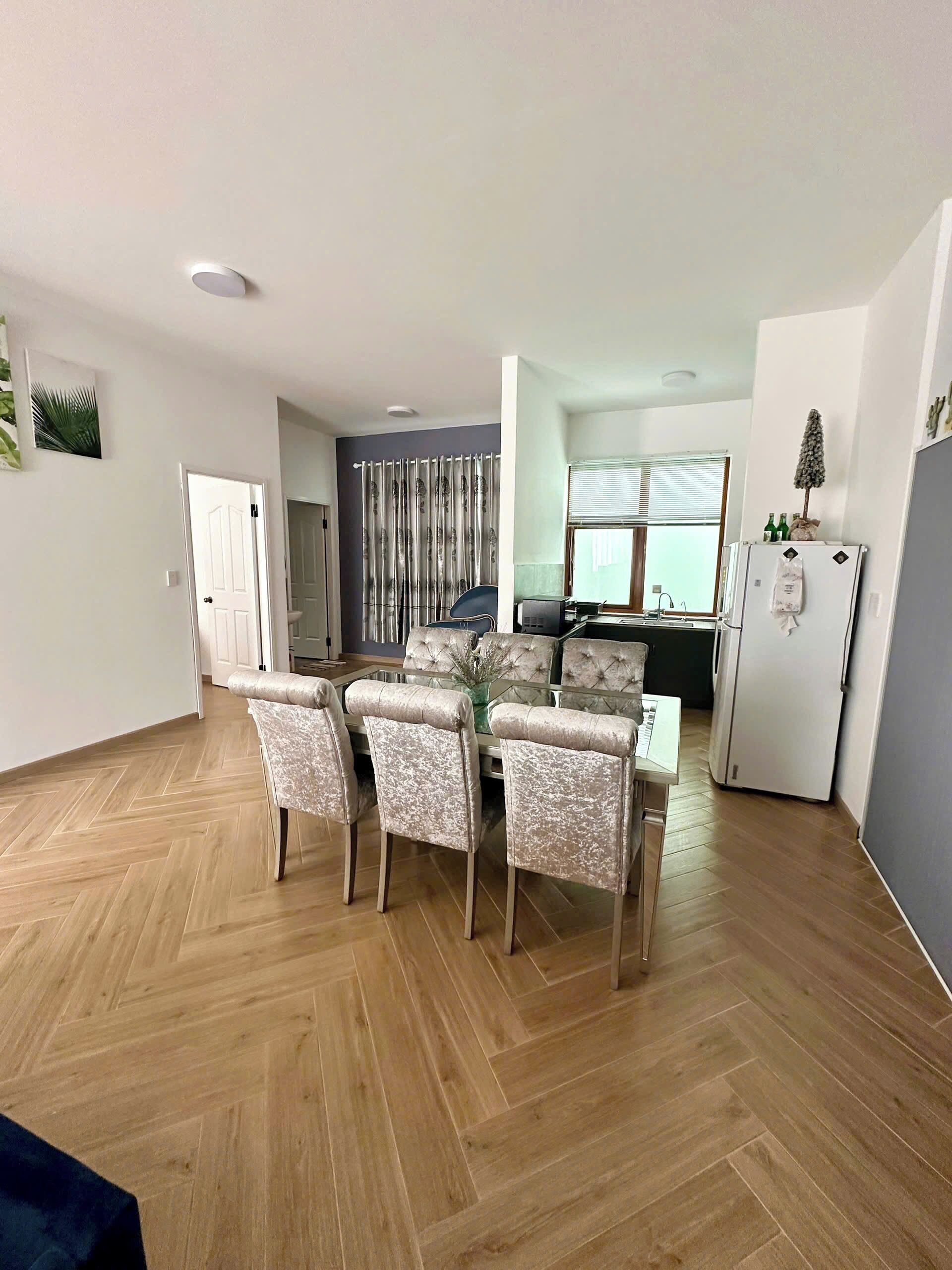 Familielejlighed - udsigt til have | Spiseområde