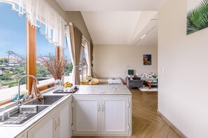 Family Apartment, Garden View | Private kitchen | Paper towels - Lacle- BB's Garden (Da Lat)