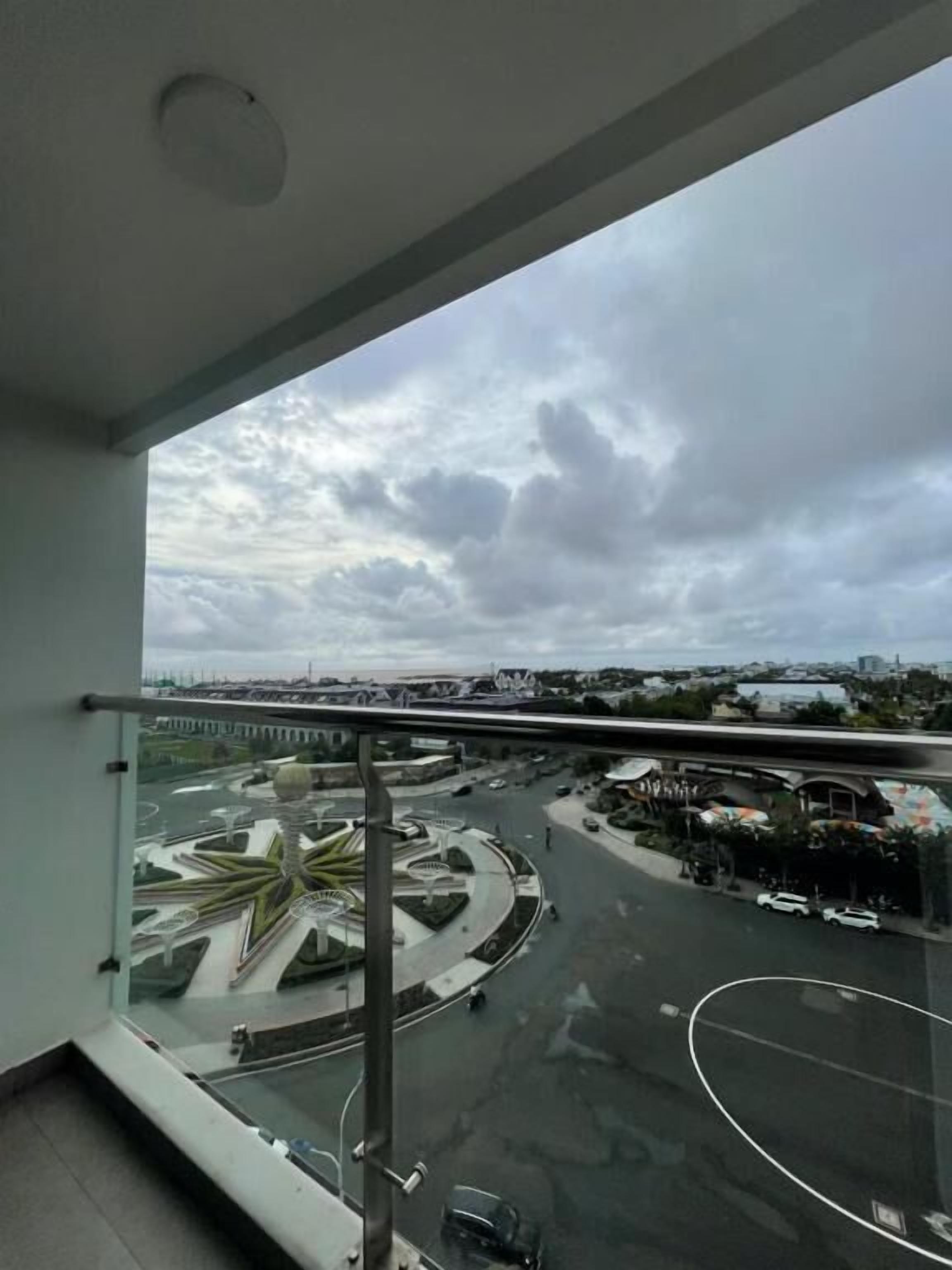 Leilighet, balkong, delvis havutsikt | Innvendig