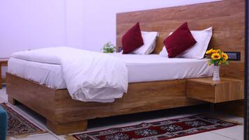 Deluxe Double Room | Desk, laptop workspace, free WiFi