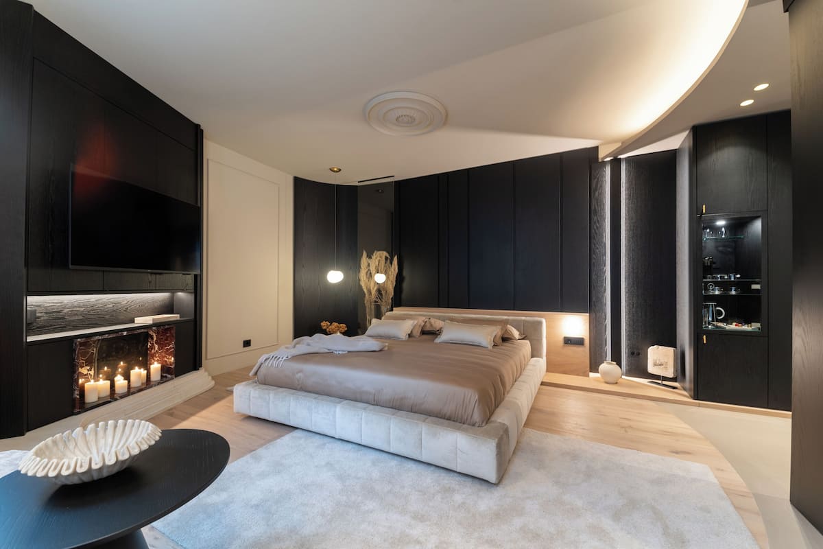 Premium Room | Laptop workspace, free WiFi