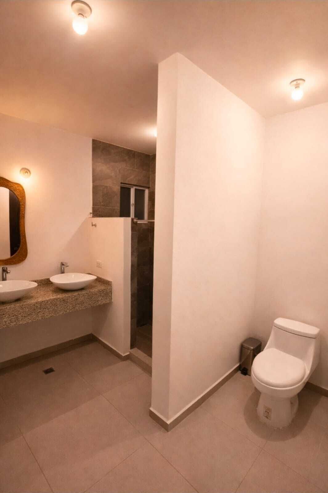 Serviettes fournies, savon, papier toilette