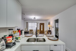 Interior - Cozy Fort Lauderdale Home w/ Yard: 7 Mi to Beaches (Fort Lauderdale)
