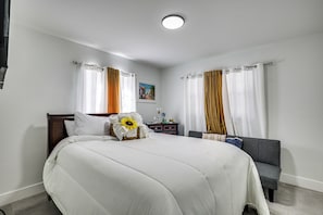 3 habitaciones, tabla de planchar con plancha, internet y ropa de cama