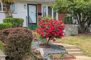 Exterior detail - Charming Boutique Home in West End Alexandria! (Alexandria)