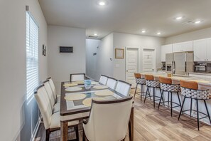 Dining - Swim, Play & Golf: 'Divine Retreat on Long Beach' (Longs)