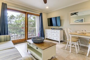 Living area - Steps to Shore & Restaurants: Coligny Beach Gem! (Hilton Head Island)