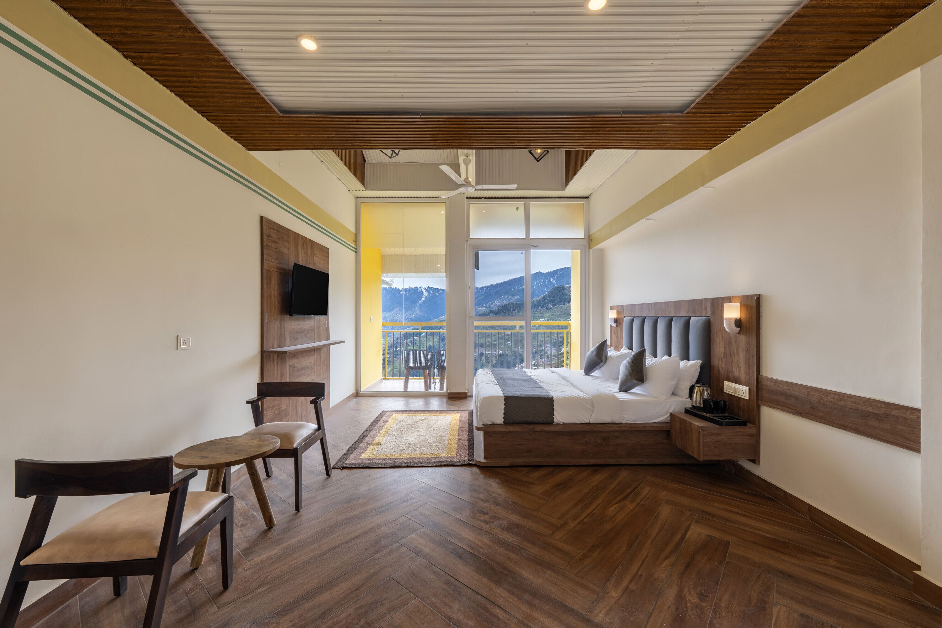 Chambre Quadruple Tradition, plusieurs lits, balcon, vue vallée