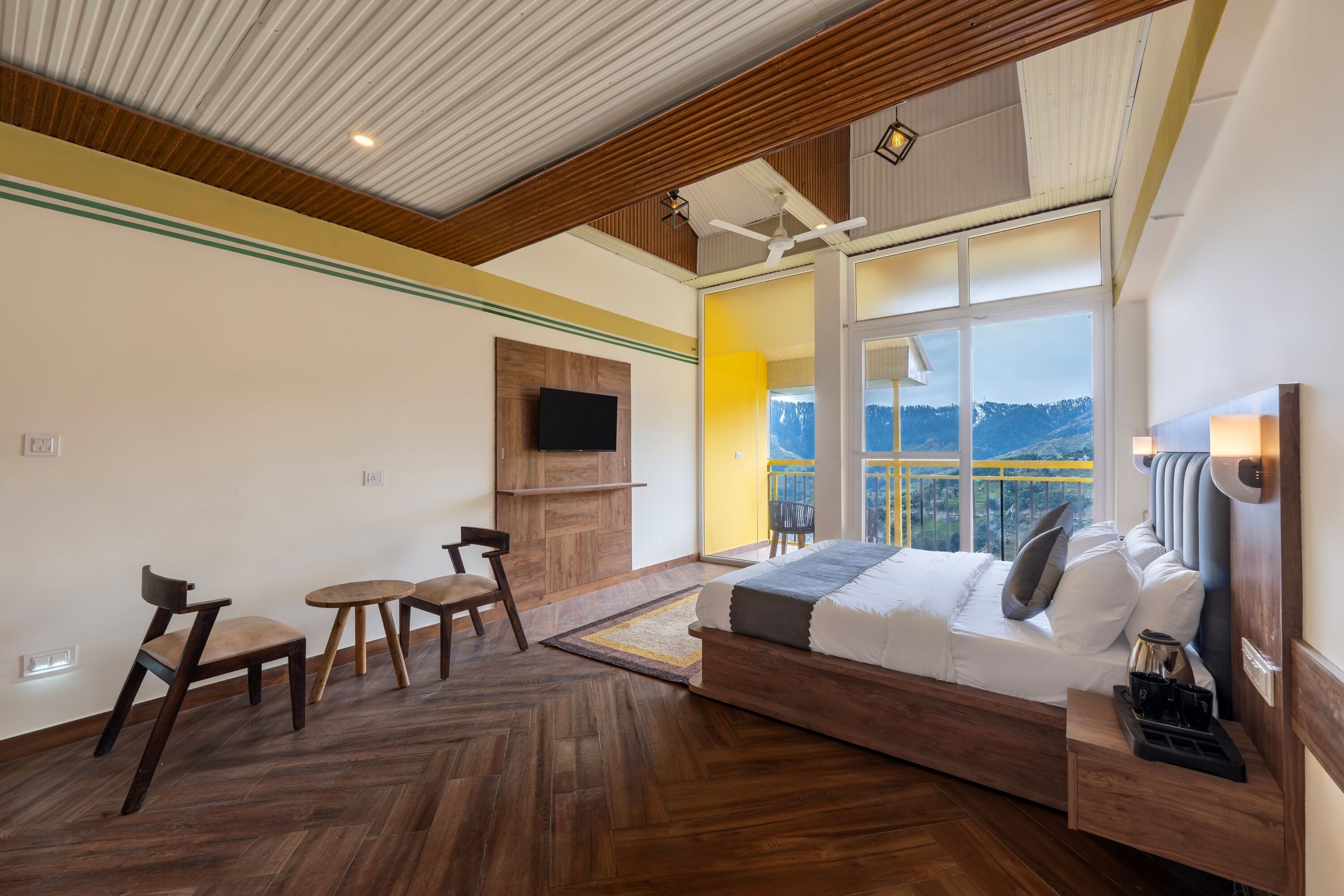 Premier Room, Bathtub, Valley View