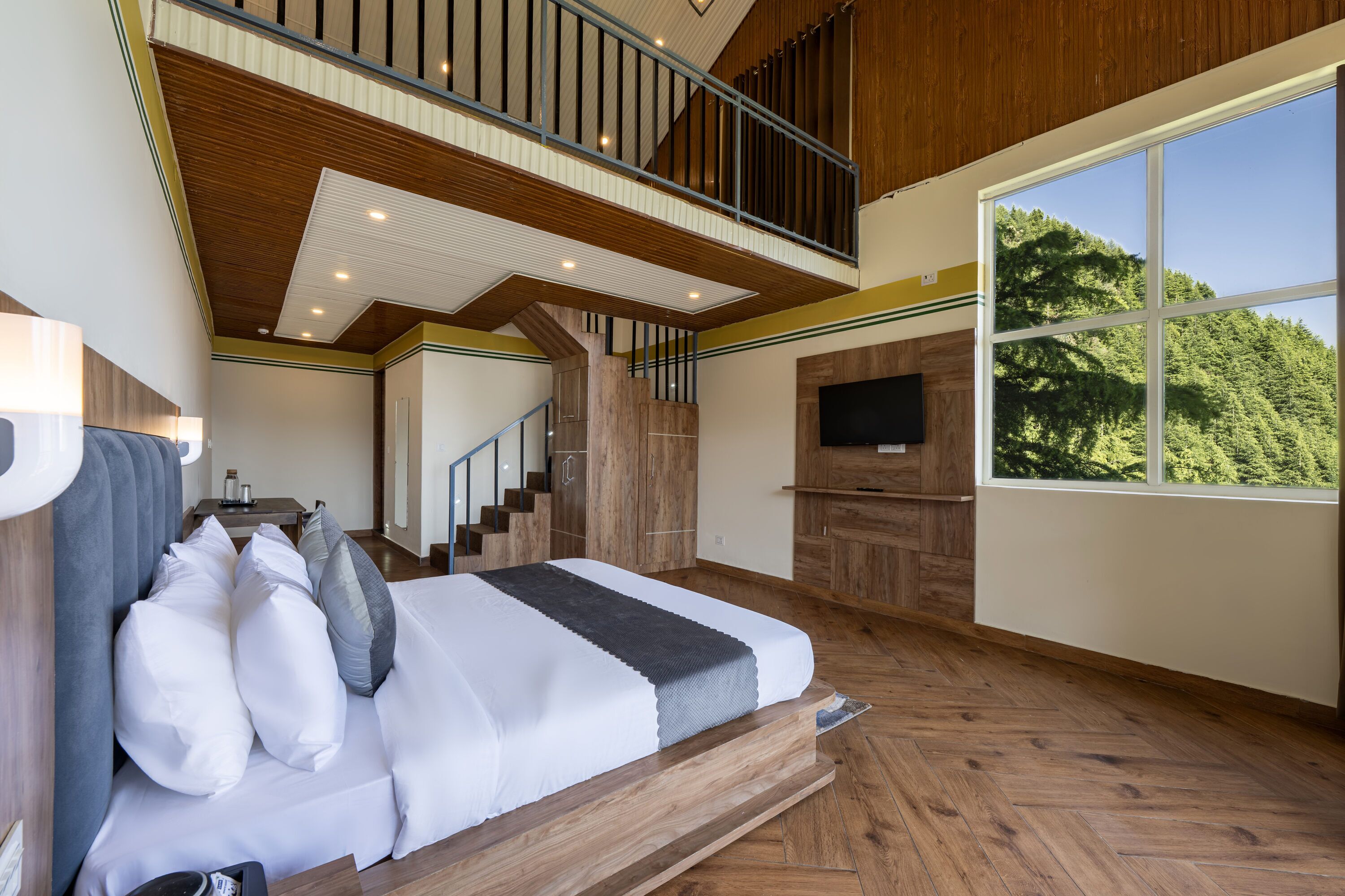 Chambre Quadruple Tradition, plusieurs lits, balcon, vue vallée