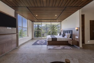 Premier Room, Bathtub, Valley View | Balcony