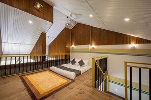 Traditional Quadruple Room, Berbilang Katil, Balcony, Valley View