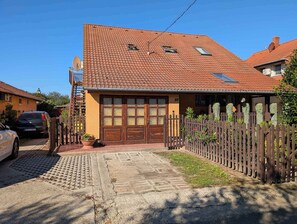 Exterior - Holiday home with Wi-Fi and 2 terraces (Balatonkeresztúr)