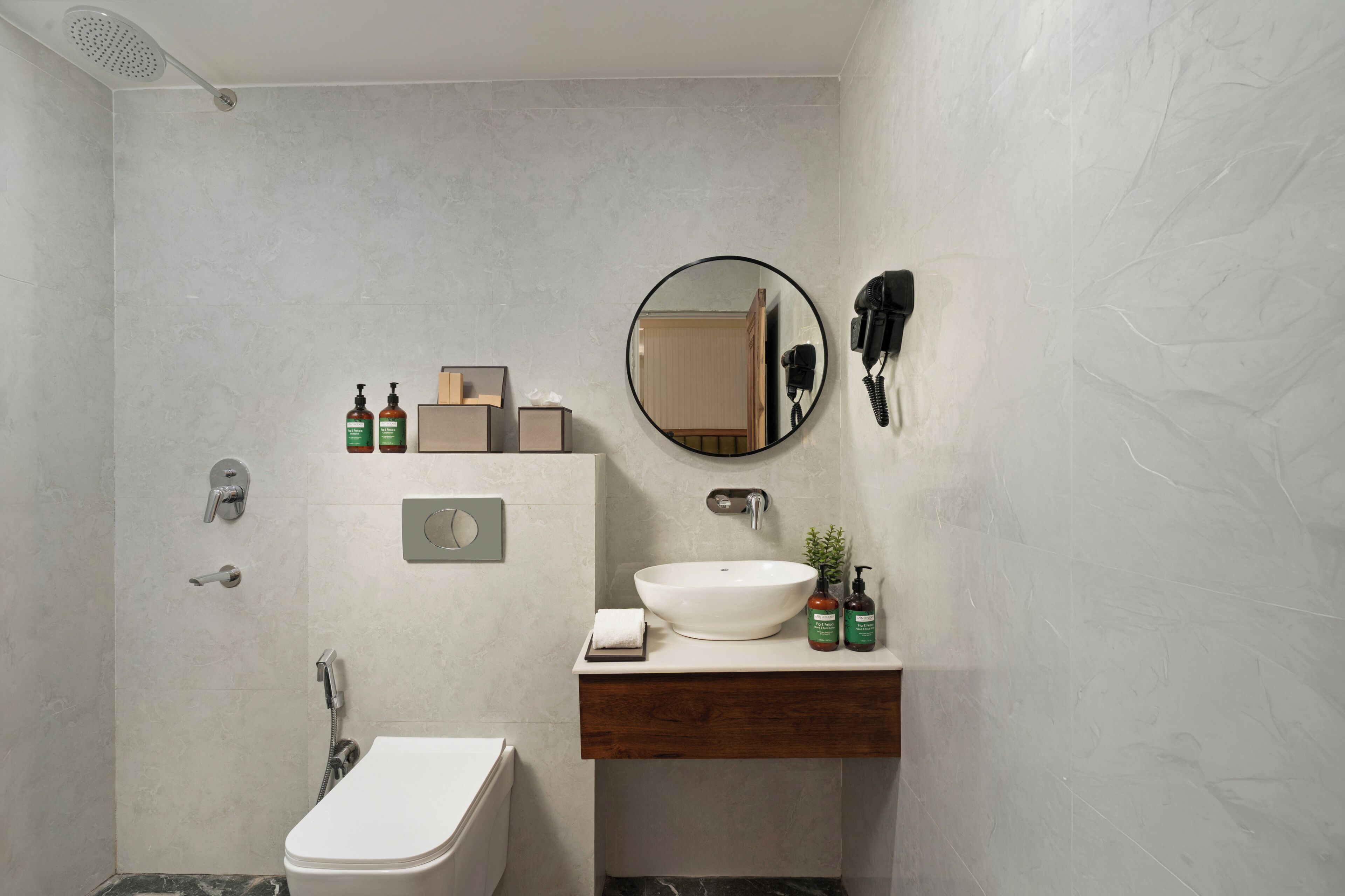 Classic Room | Bathroom