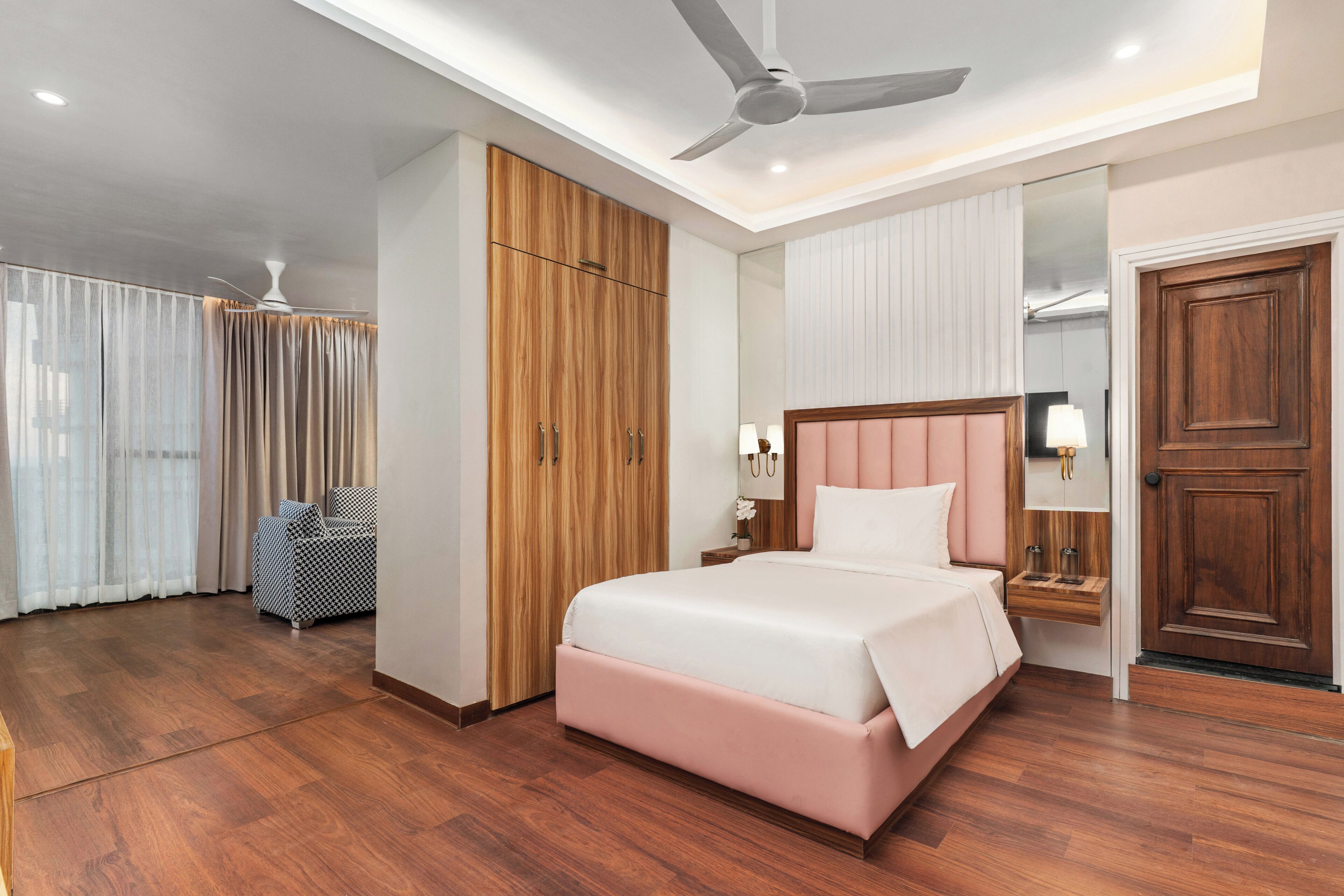 Suite with Ganga View | Free WiFi