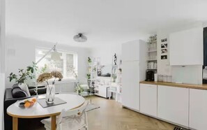 Interior - Stylish Light-Filled Flat Luxury  (London)